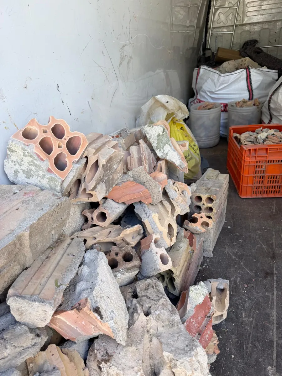 Retirada de escombros en un vaciado – Servicialia
