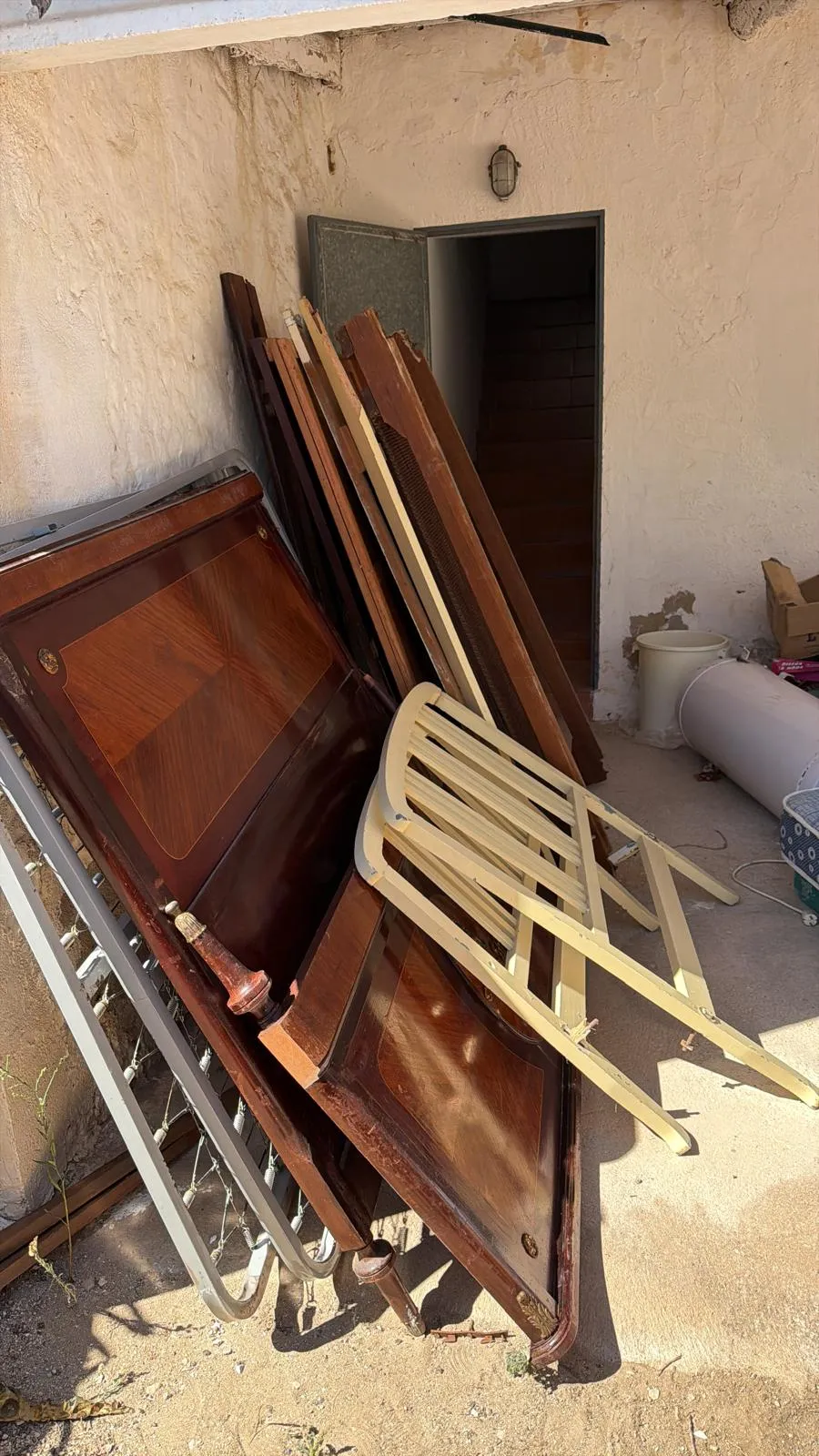 Vaciado de casa: muebles desmontados listos para retirar – Servicialia