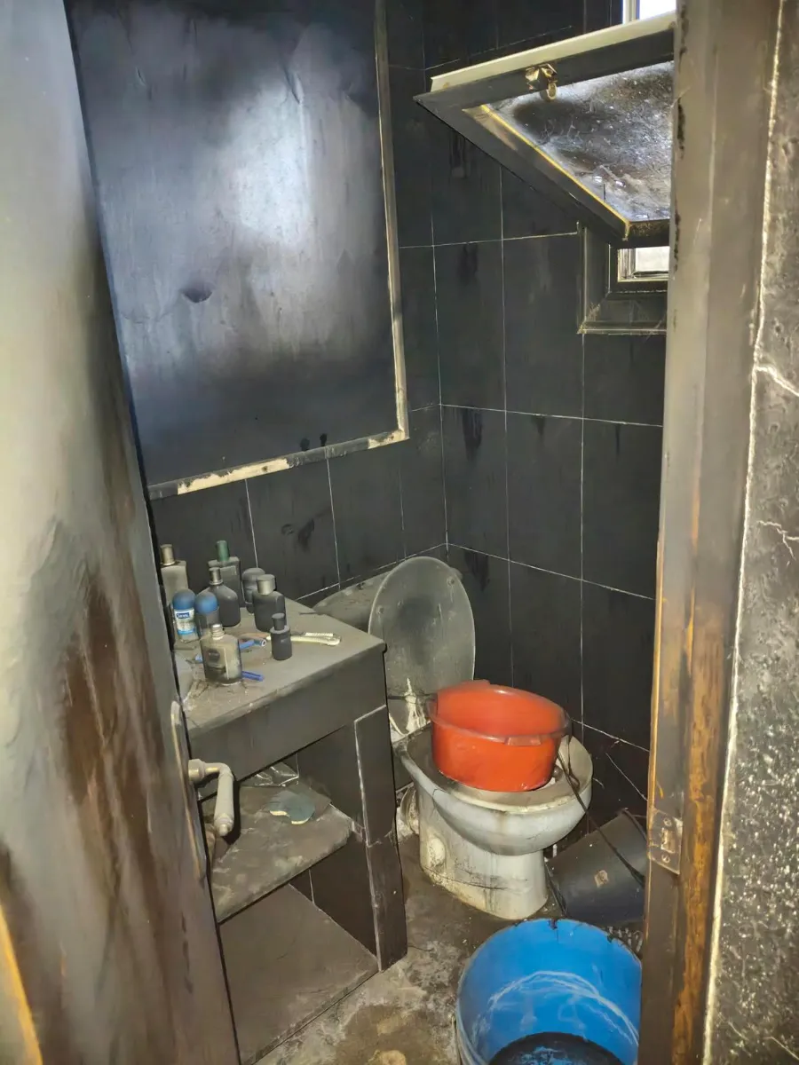 Vaciado de piso tras un incendio: baño – Servicialia